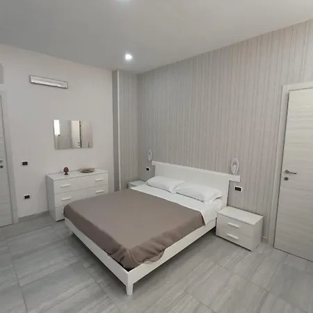 Five Street 3*