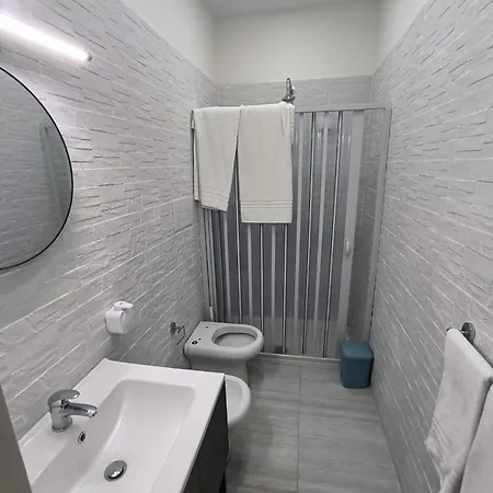 Five Street 3*